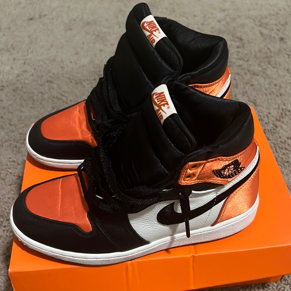 Air Jordan 1 Retro High OG 'Satin Shattered Backboard'